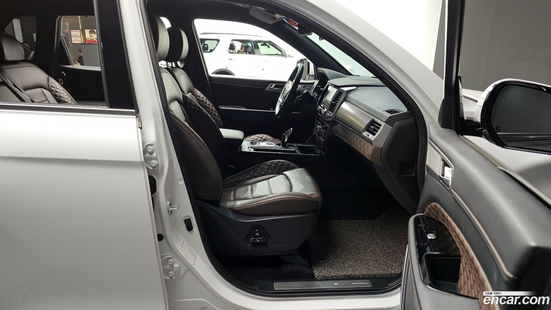 Main__Slider__Photo:Rexton KG_Mobility_Ssangyong 2021.4-10