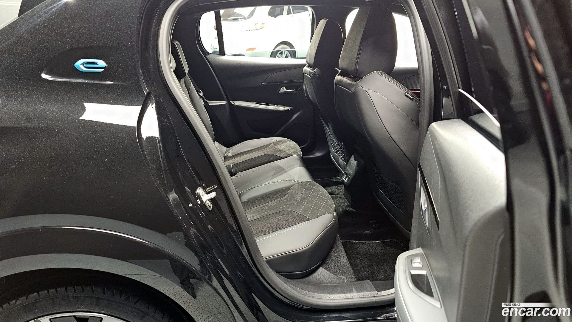 Main__Slider__Photo:208 Peugeot 2023.5-11