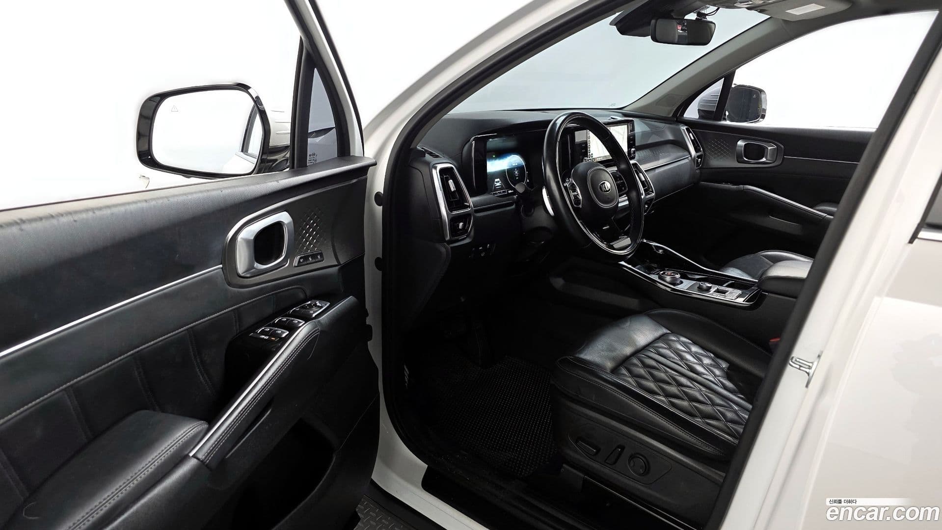 Main__Slider__Photo:Sorento Kia 2021.3-9