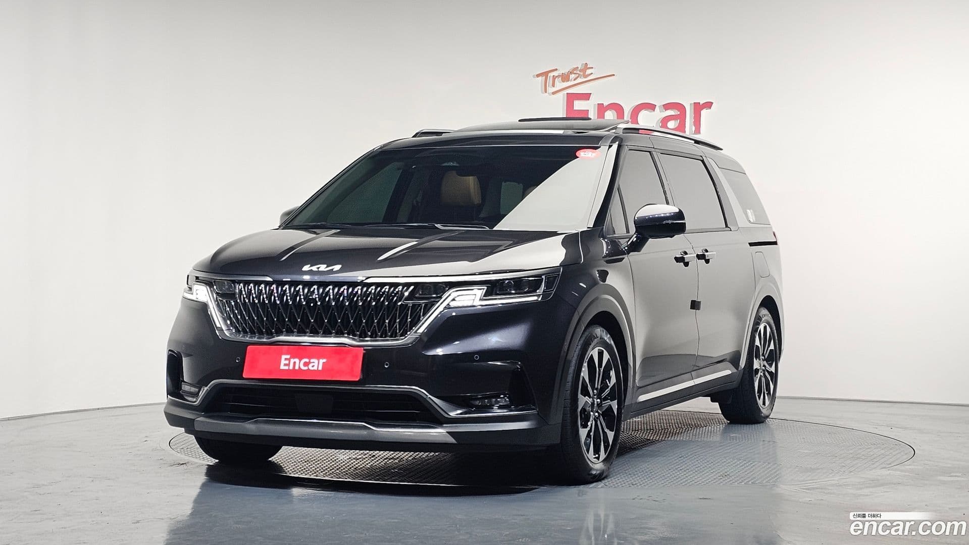 Main__Slider__Photo:Canival Kia 2023.4-0