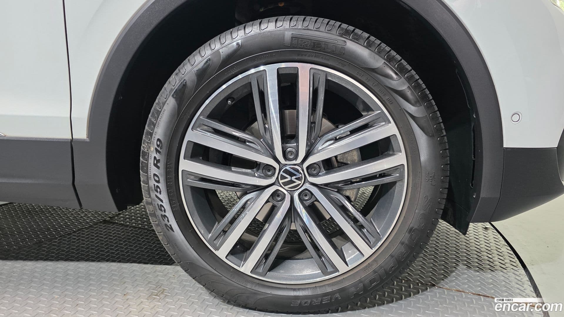 Main__Slider__Photo:Tiguan Volkswagen 2023.9-4