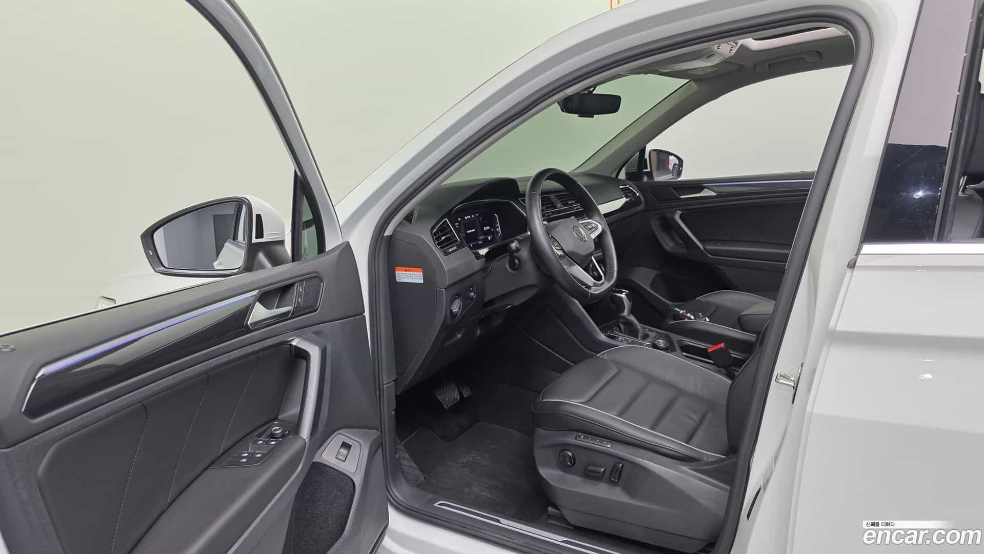 Tiguan Volkswagen 2023.9-OPTION-017