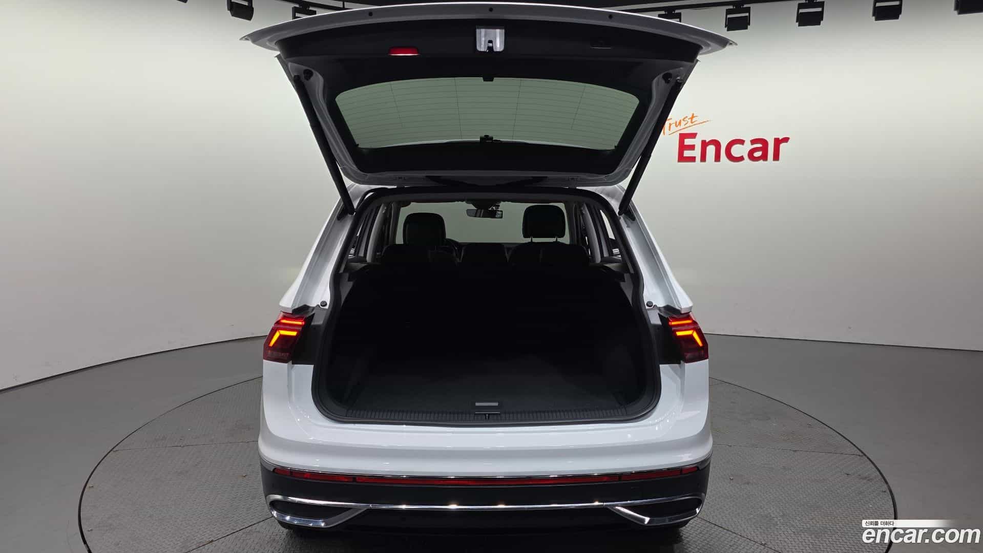 Tiguan Volkswagen 2023.9-OPTION-024