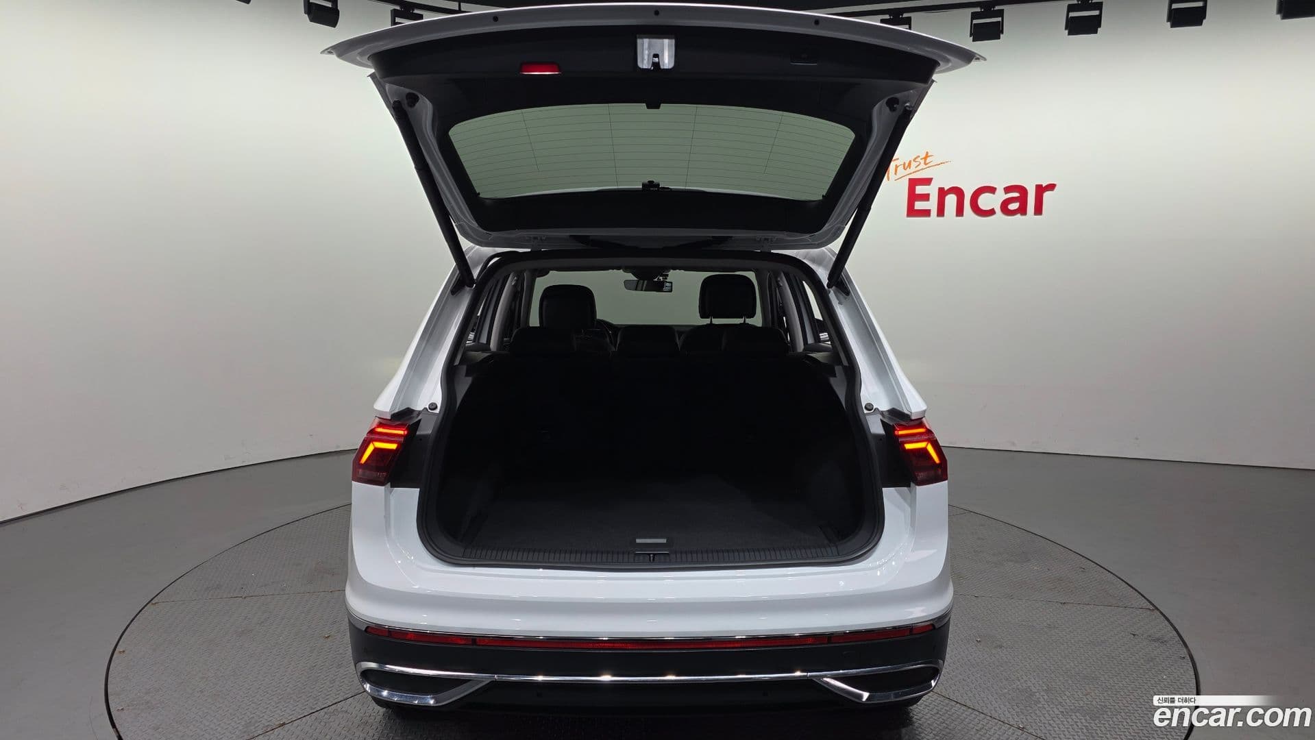 Main__Slider__Photo:Tiguan Volkswagen 2023.9-19