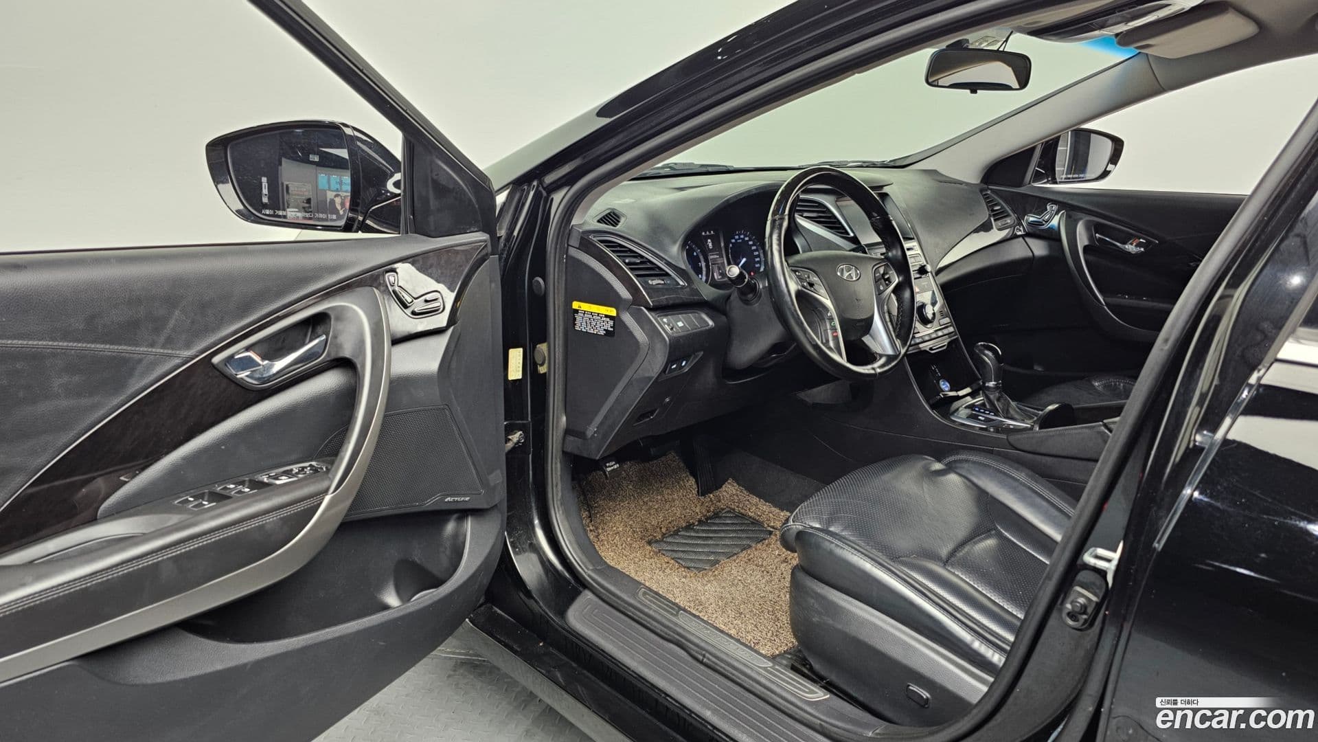 Main__Slider__Photo:Grandeur Hyundai 2016.5-9