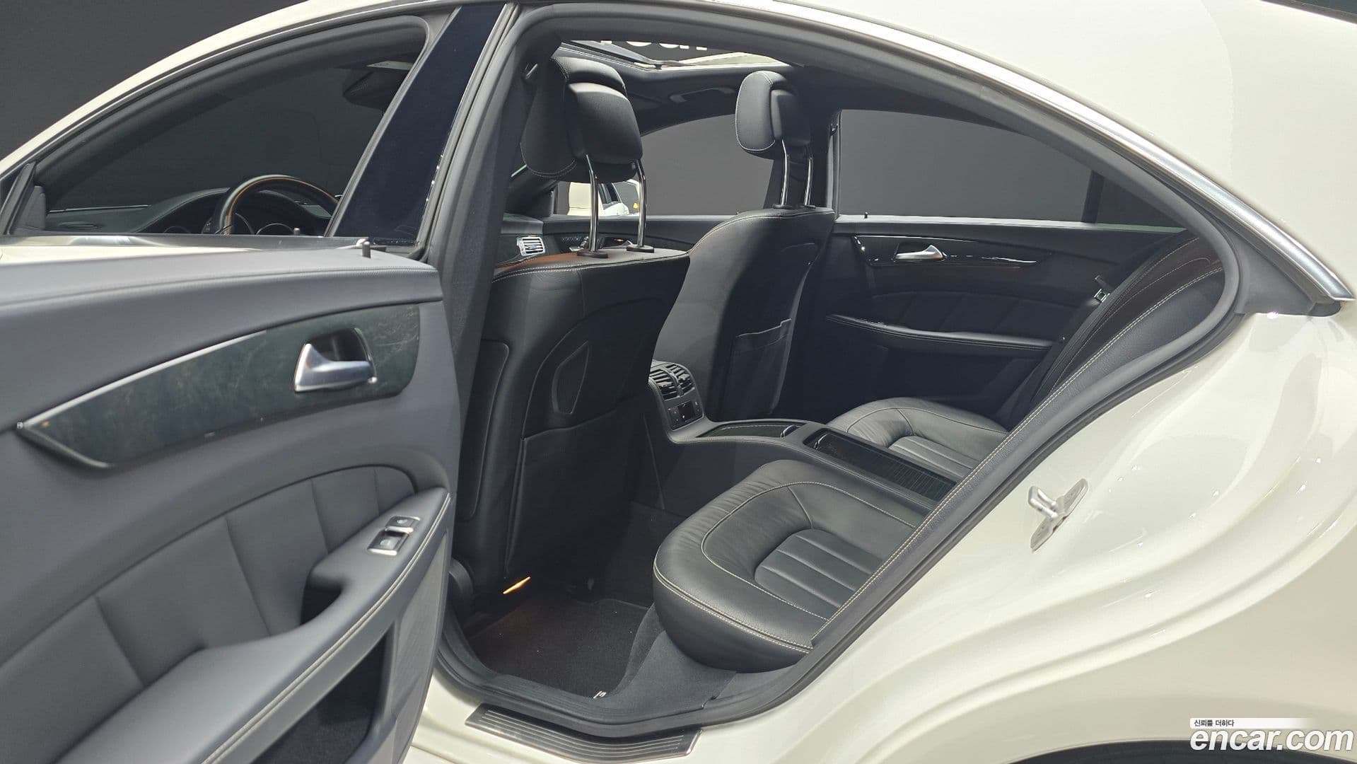 Main__Slider__Photo:CLS-Class Mercedes-Benz 2015.9-11