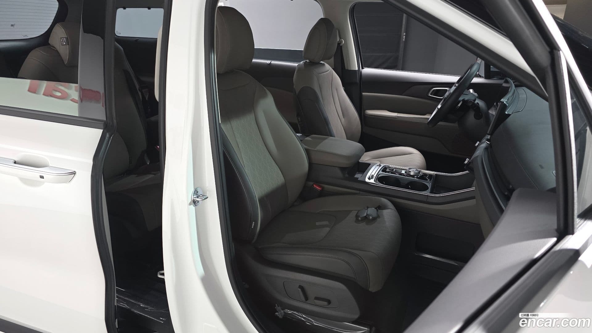 Main__Slider__Photo:Canival Kia 2025.8-9