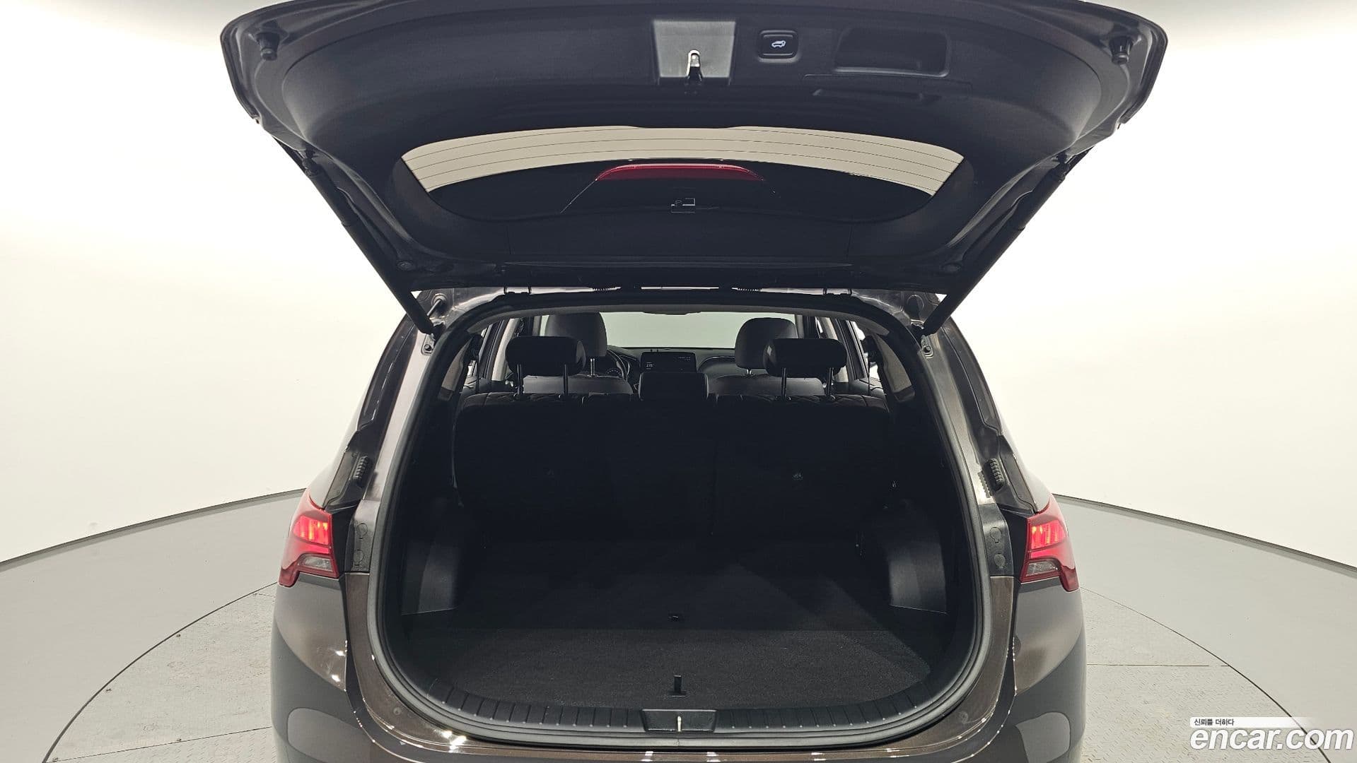 Main__Slider__Photo:Santafe Hyundai 2021.4-19