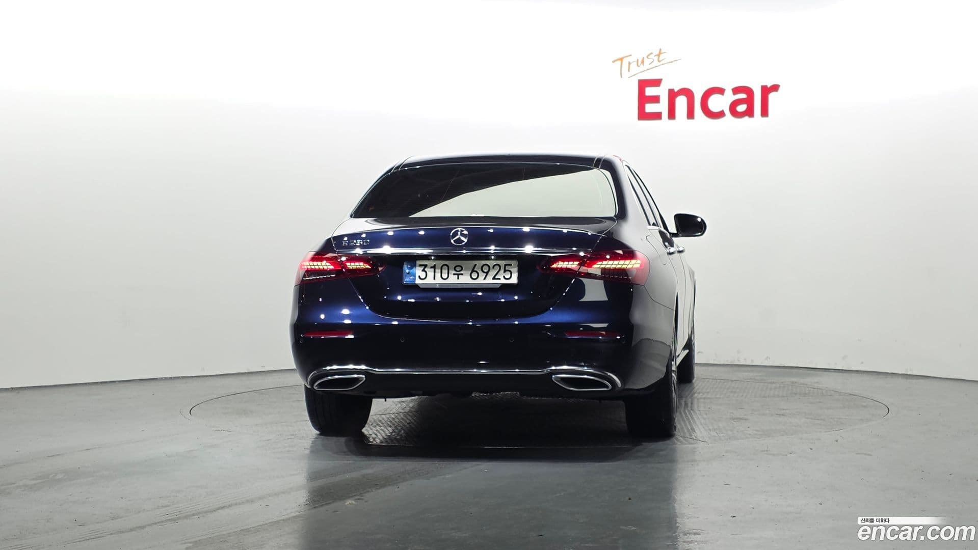 Main__Slider__Photo:E-Class Mercedes-Benz 2022.0-3