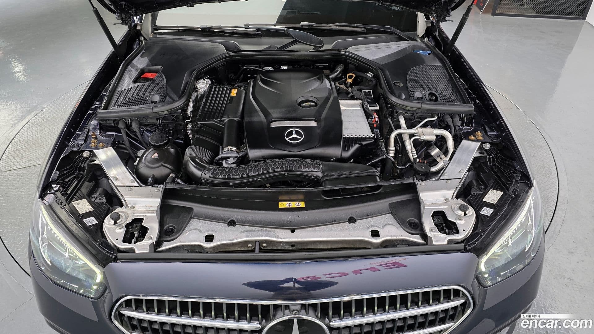 Main__Slider__Photo:E-Class Mercedes-Benz 2022.0-5