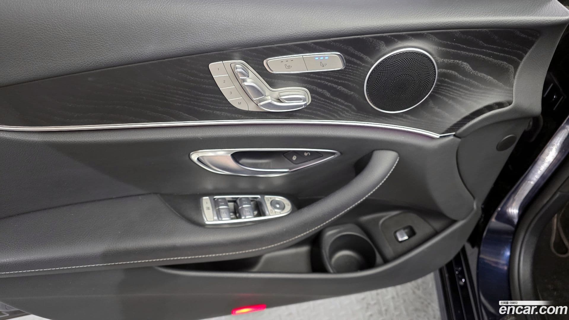 Main__Slider__Photo:E-Class Mercedes-Benz 2022.0-13