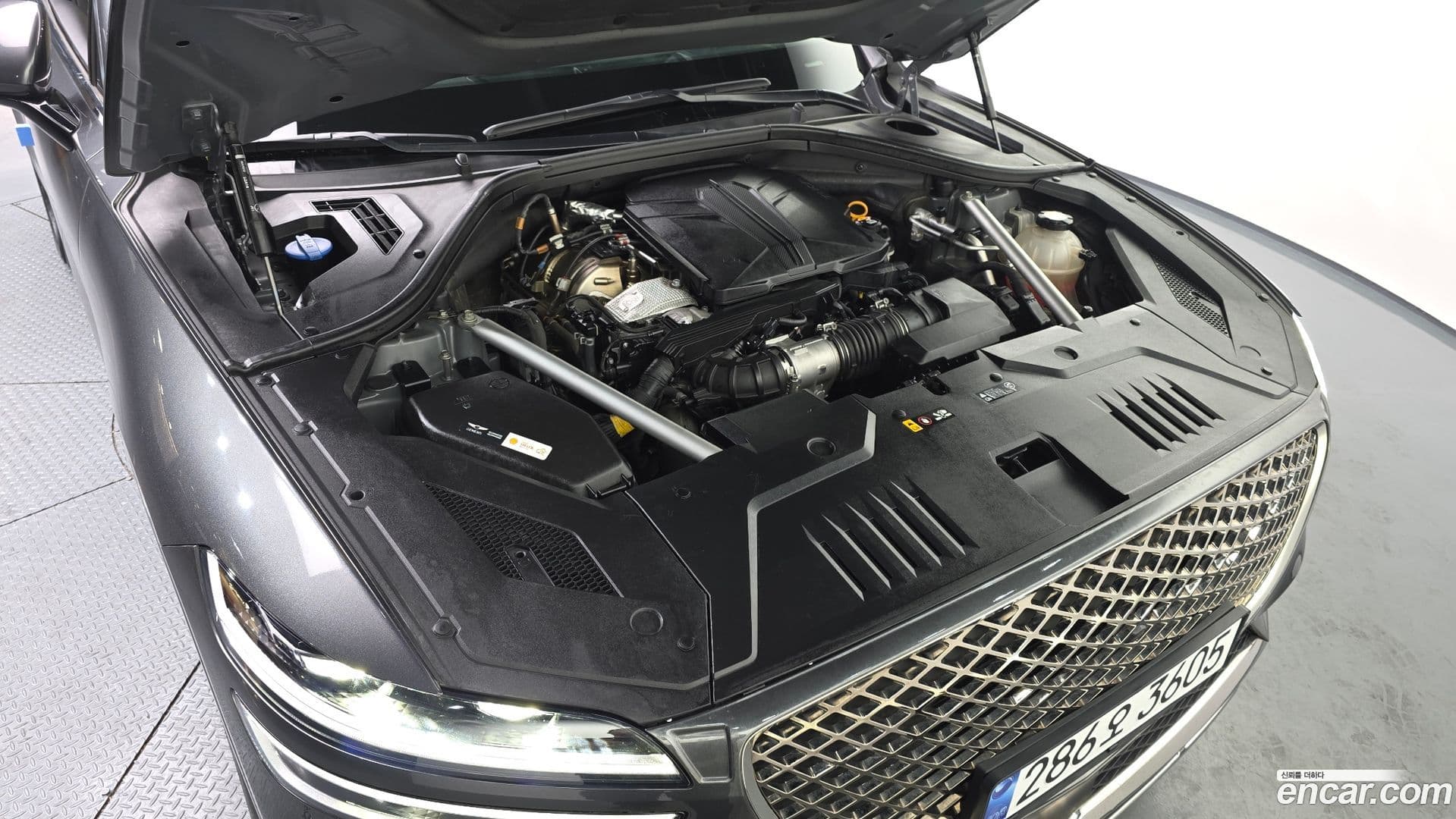 Main__Slider__Photo:GV70 Genesis 2022.1-5