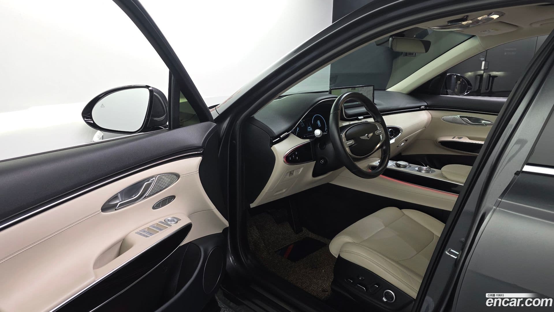 Main__Slider__Photo:GV70 Genesis 2022.1-9