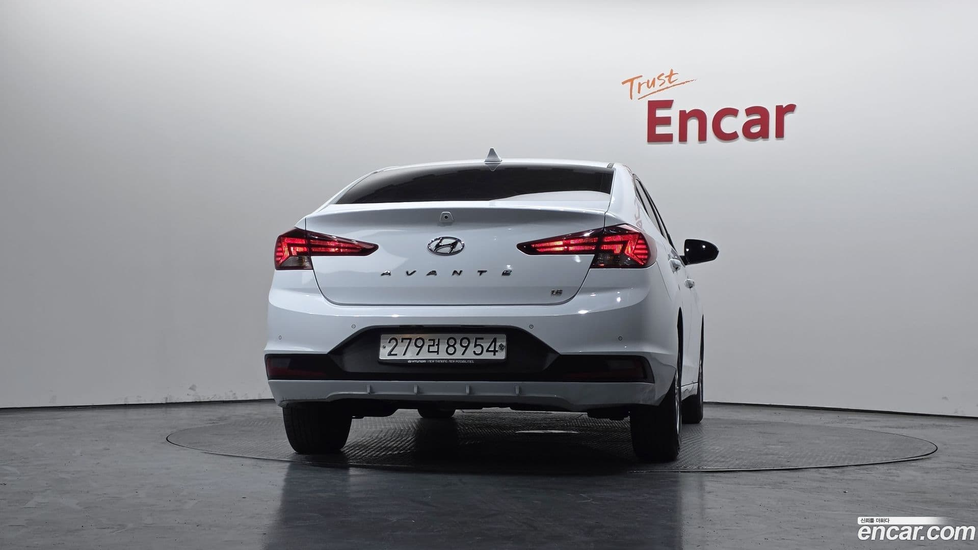 Main__Slider__Photo:AVANTE Hyundai 2019.1-3