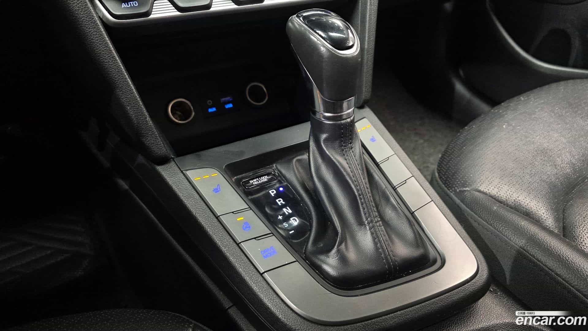 AVANTE Hyundai 2019.1-INNER-009