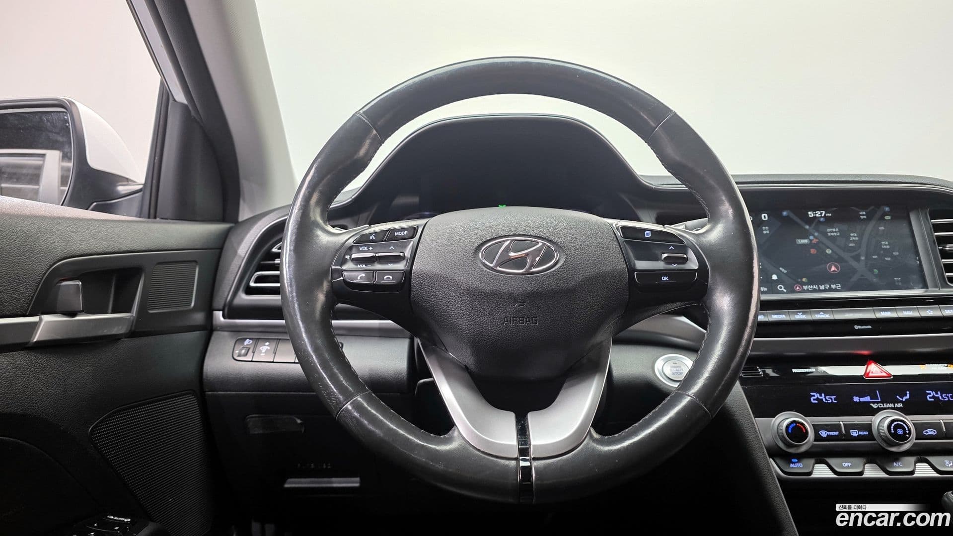 Main__Slider__Photo:AVANTE Hyundai 2019.1-12