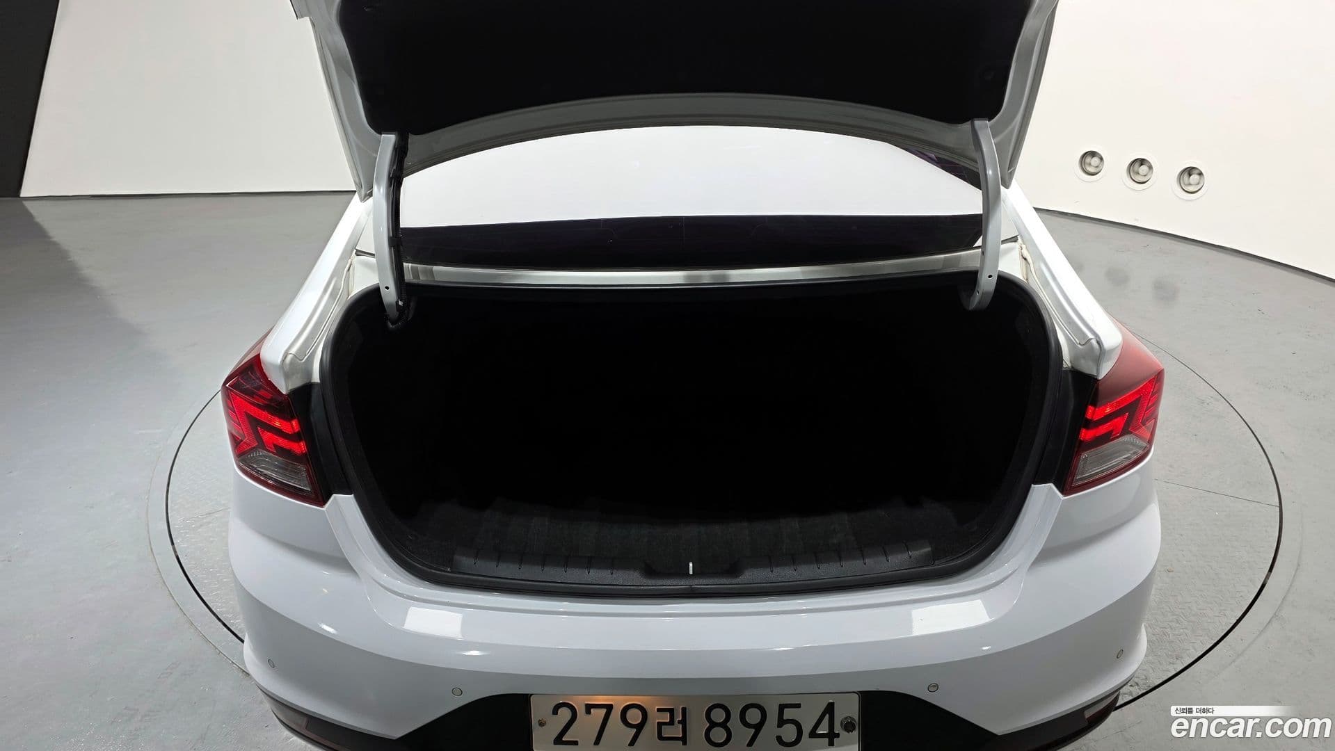 Main__Slider__Photo:AVANTE Hyundai 2019.1-19