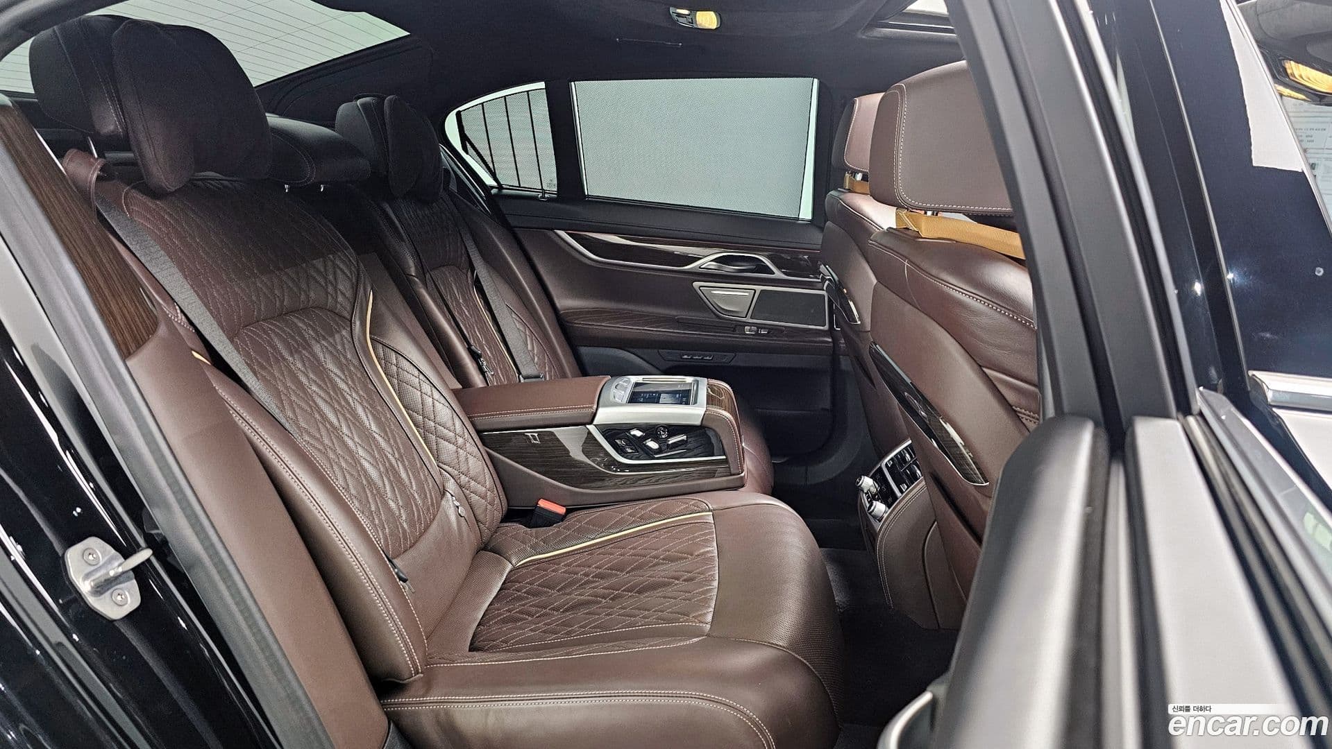 Main__Slider__Photo:7-Series BMW 2020.1-11