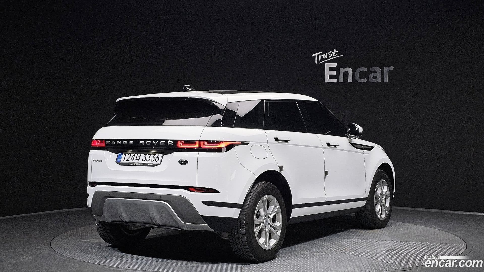 Main__Slider__Photo:Range Rover Evoque Land Rover 2021.4-1