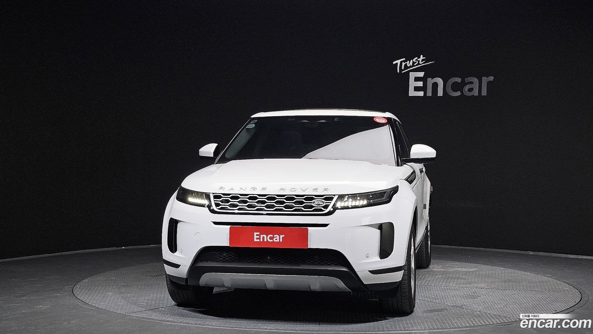 Main__Slider__Photo:Range Rover Evoque Land Rover 2021.4-2