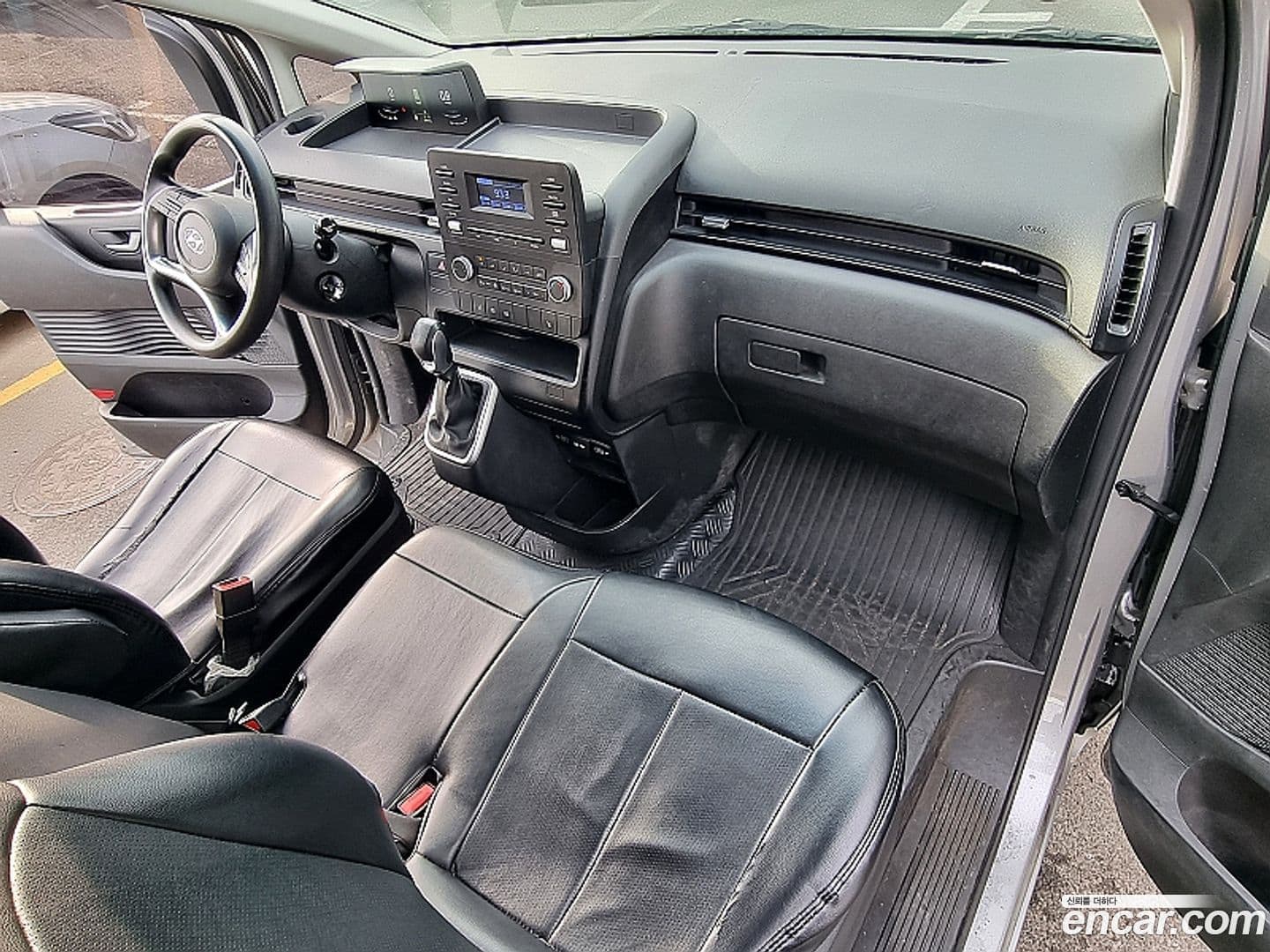 Main__Slider__Photo:Staria Hyundai 2021.6-5