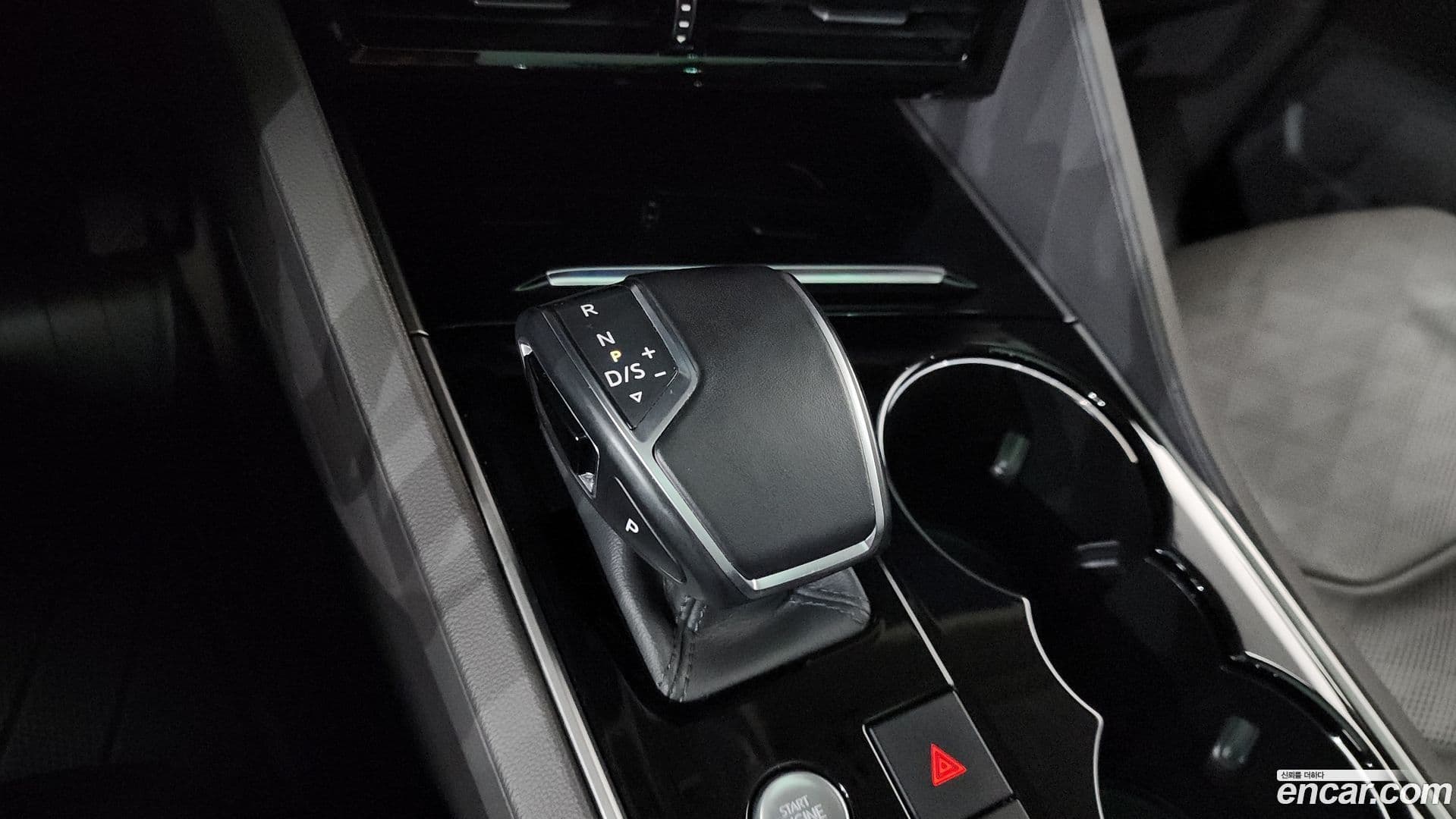 Main__Slider__Photo:Touareg Volkswagen 2021.0-8