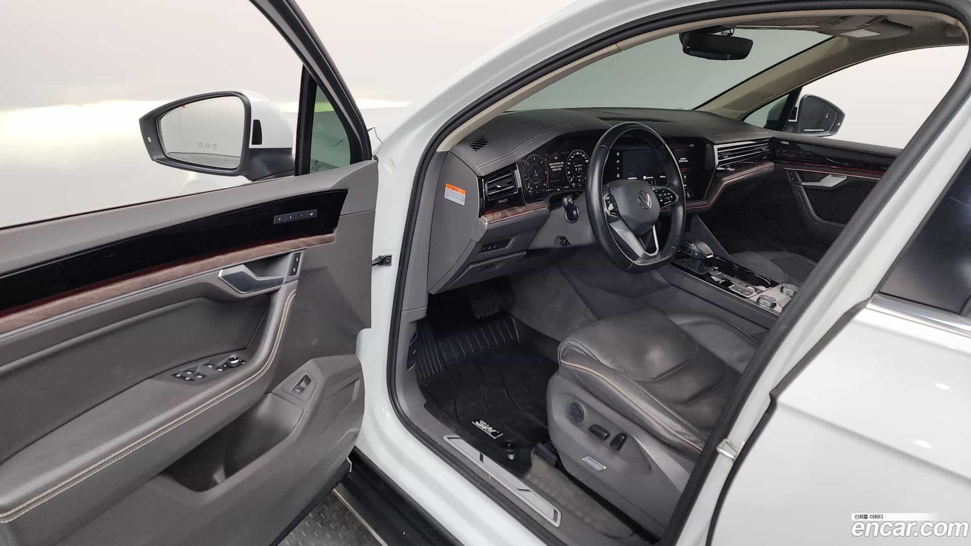 Touareg Volkswagen 2021.0-INNER-010