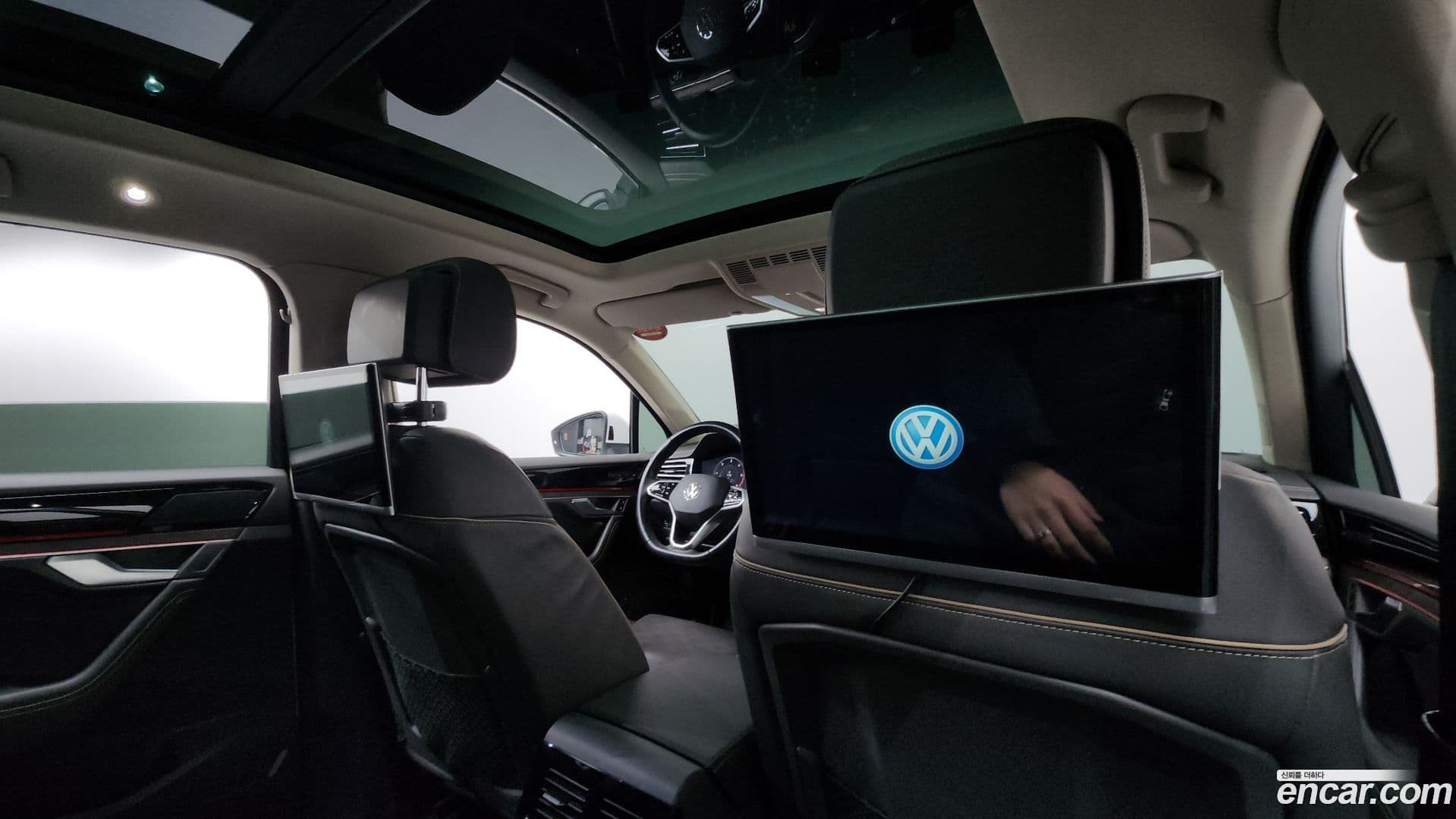 Main__Slider__Photo:Touareg Volkswagen 2021.0-18