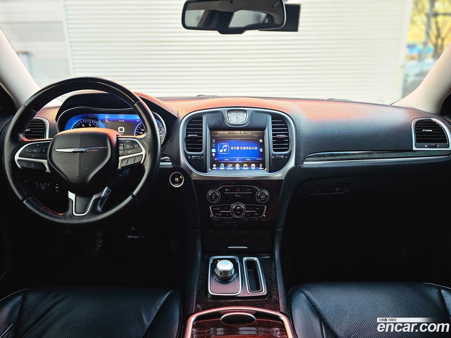 Main__Slider__Photo:300C Chrysler 2016.11-8