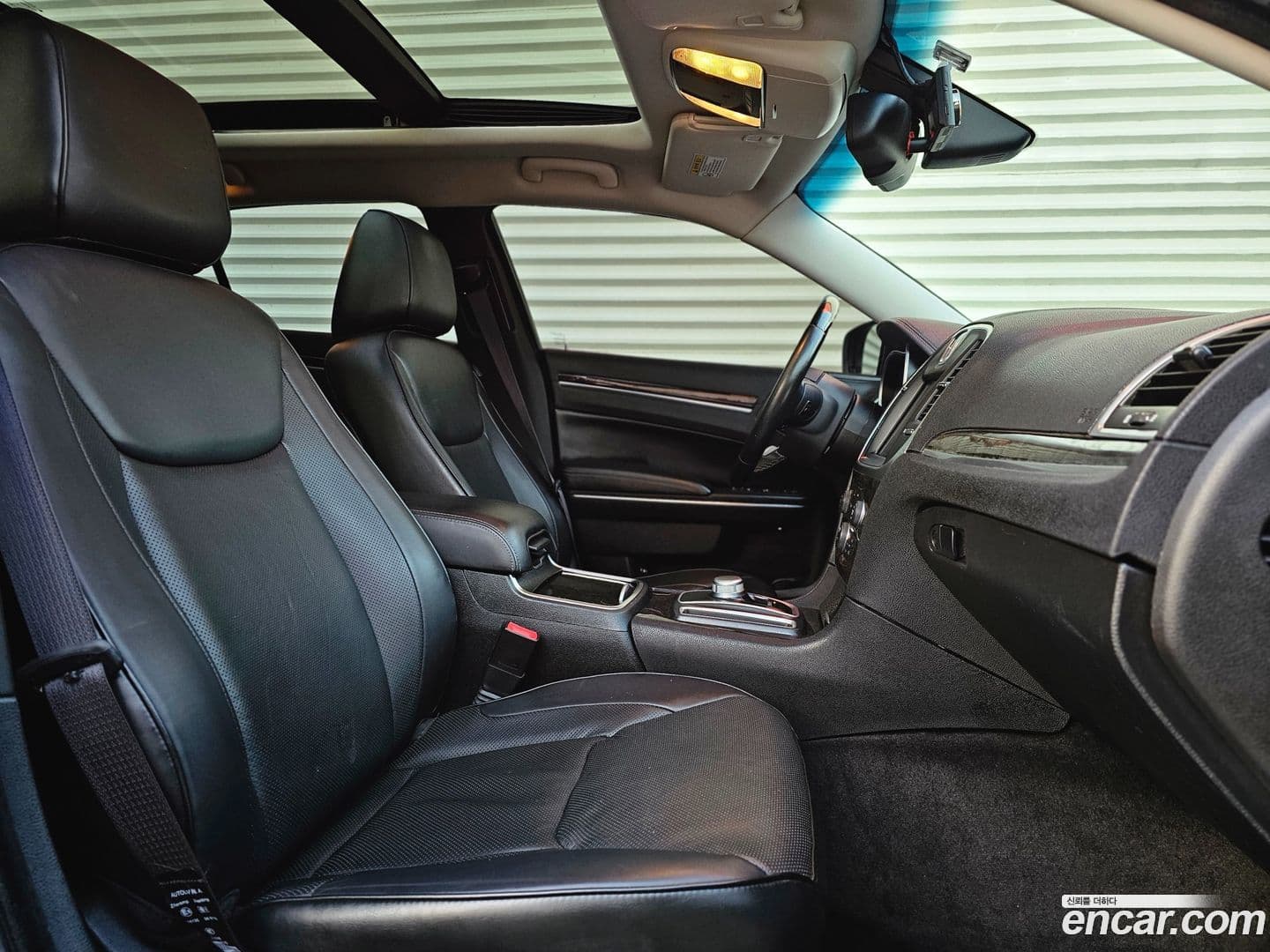 Main__Slider__Photo:300C Chrysler 2016.11-15