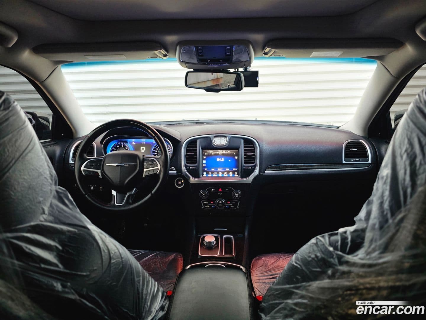 Main__Slider__Photo:300C Chrysler 2016.11-19