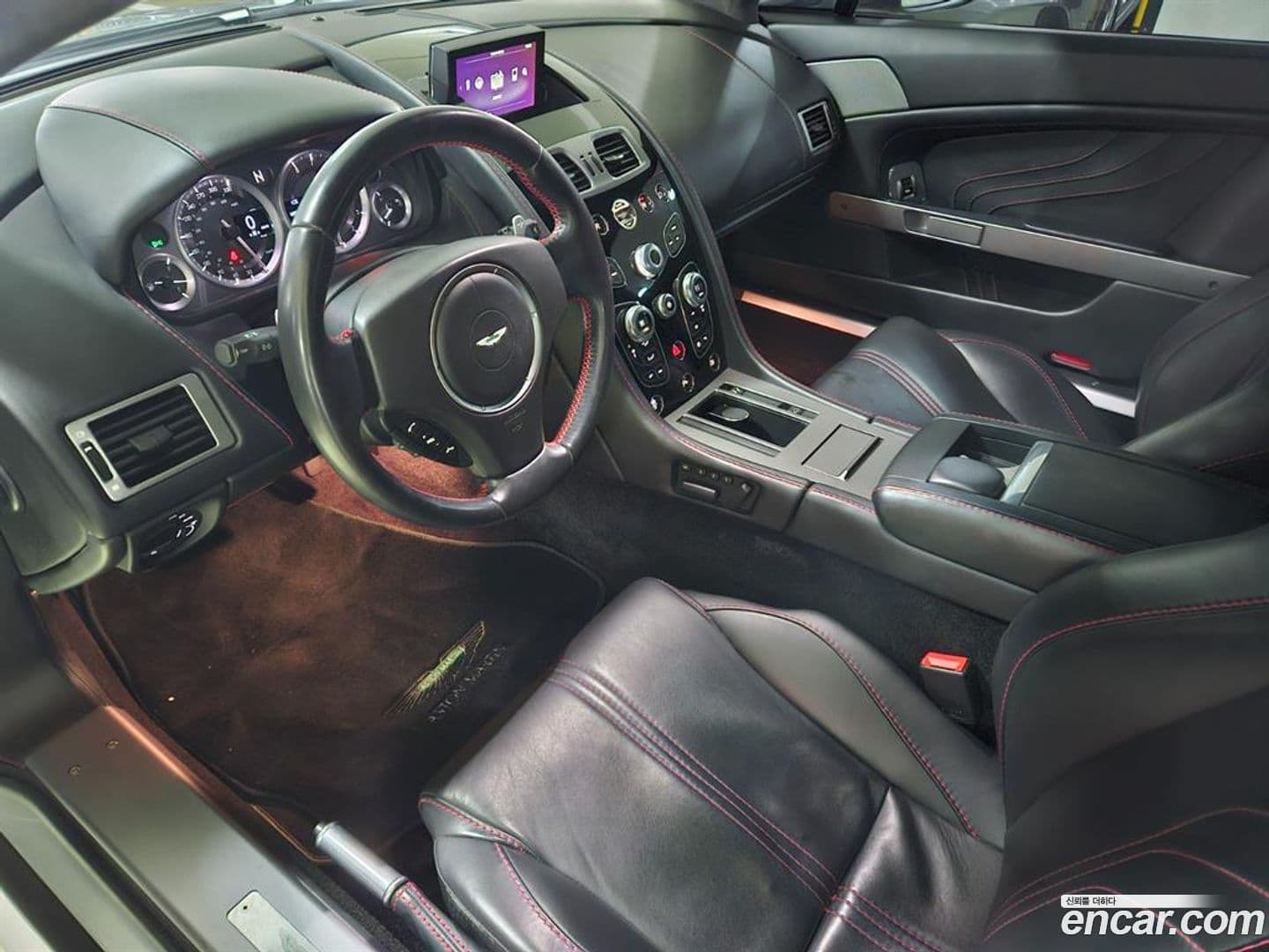 Main__Slider__Photo:Vantage Astonmartin 2016.11-6