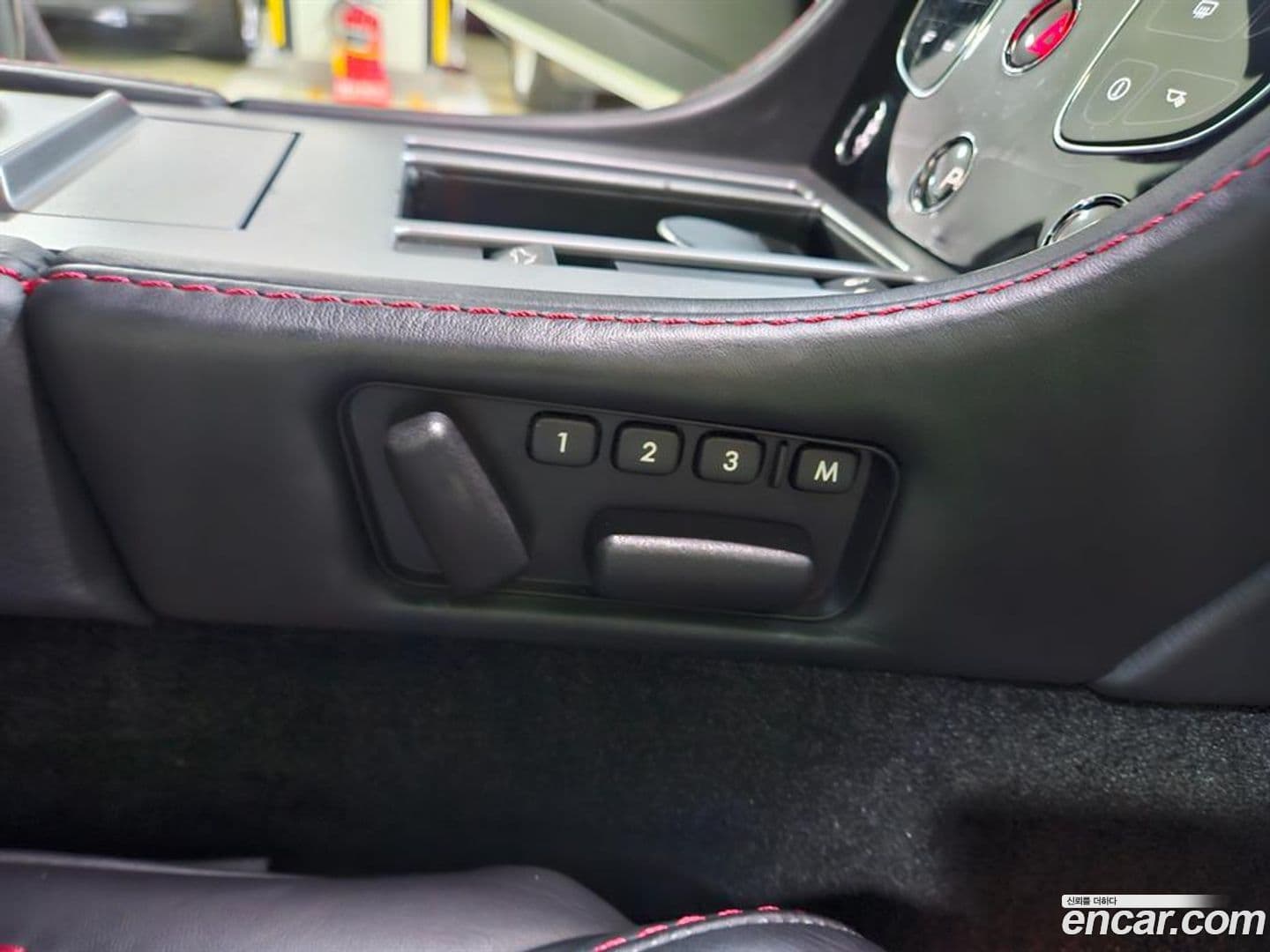 Main__Slider__Photo:Vantage Astonmartin 2016.11-10