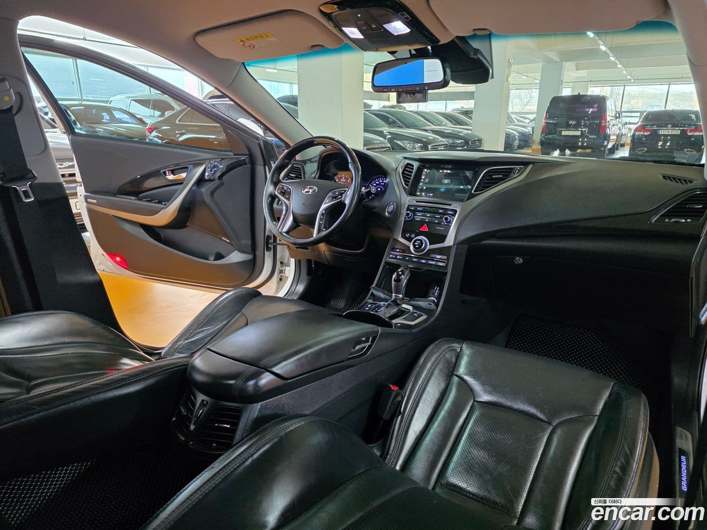 Main__Slider__Photo:Grandeur Hyundai 2015.8-9