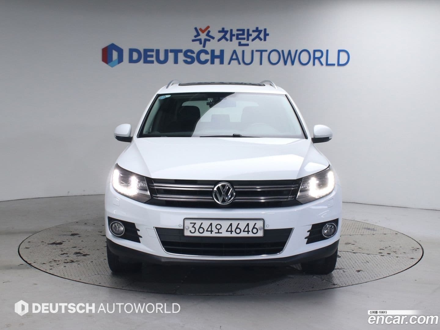Main__Slider__Photo:Tiguan Volkswagen 2015.8-2
