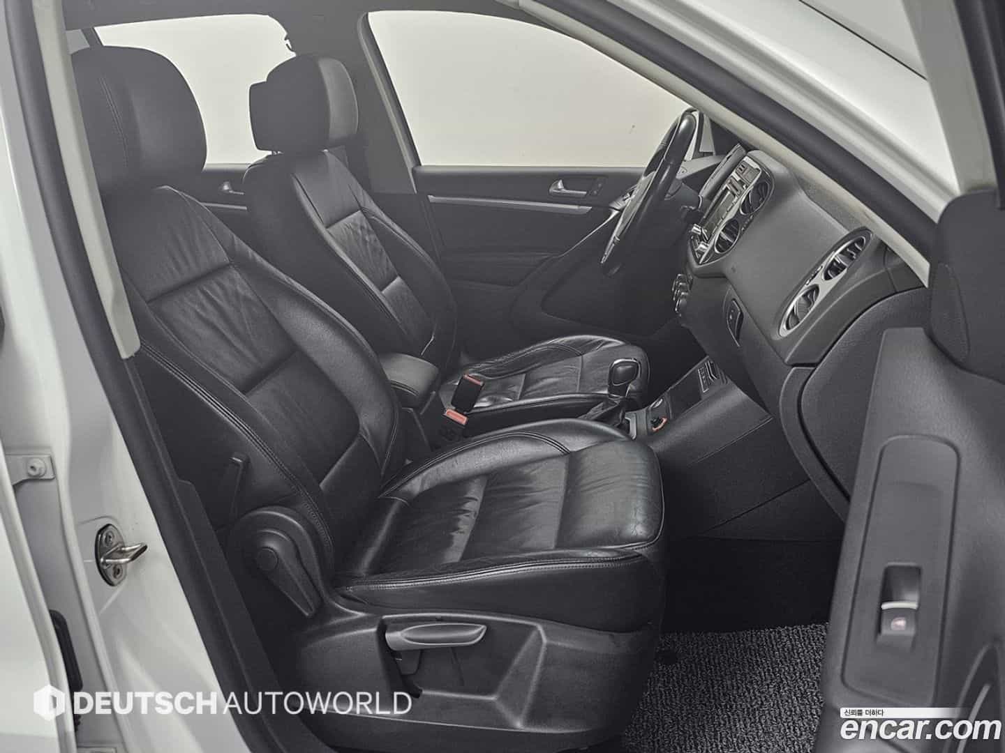 Tiguan Volkswagen 2015.8-INNER-010