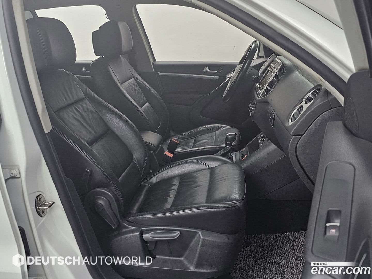 Main__Slider__Photo:Tiguan Volkswagen 2015.8-9