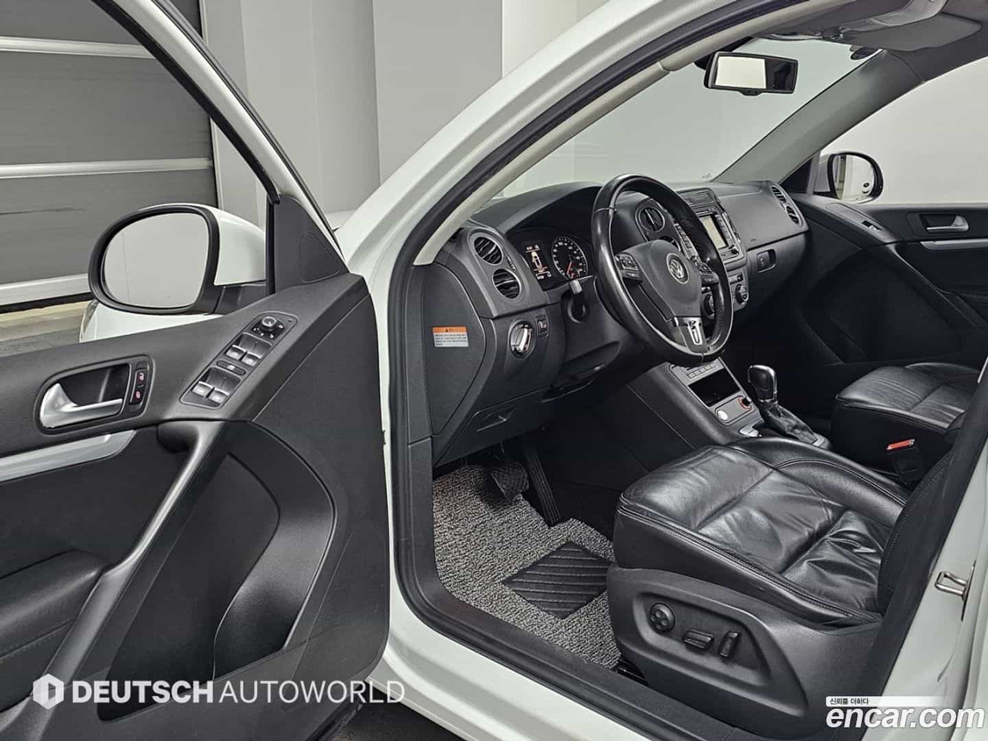 Tiguan Volkswagen 2015.8-OPTION-015