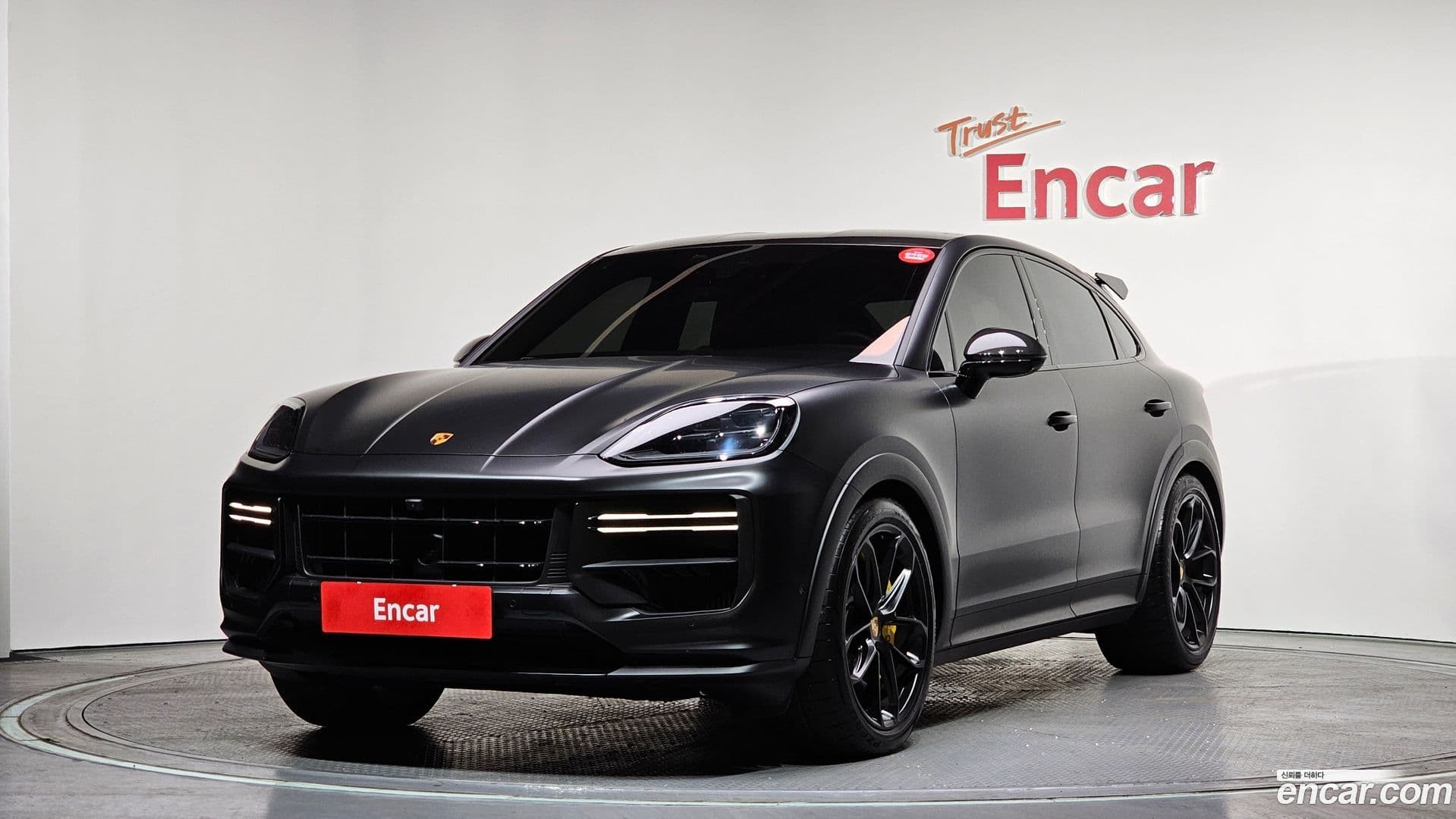 Main__Slider__Photo:Cayenne Porsche 2024.3-0