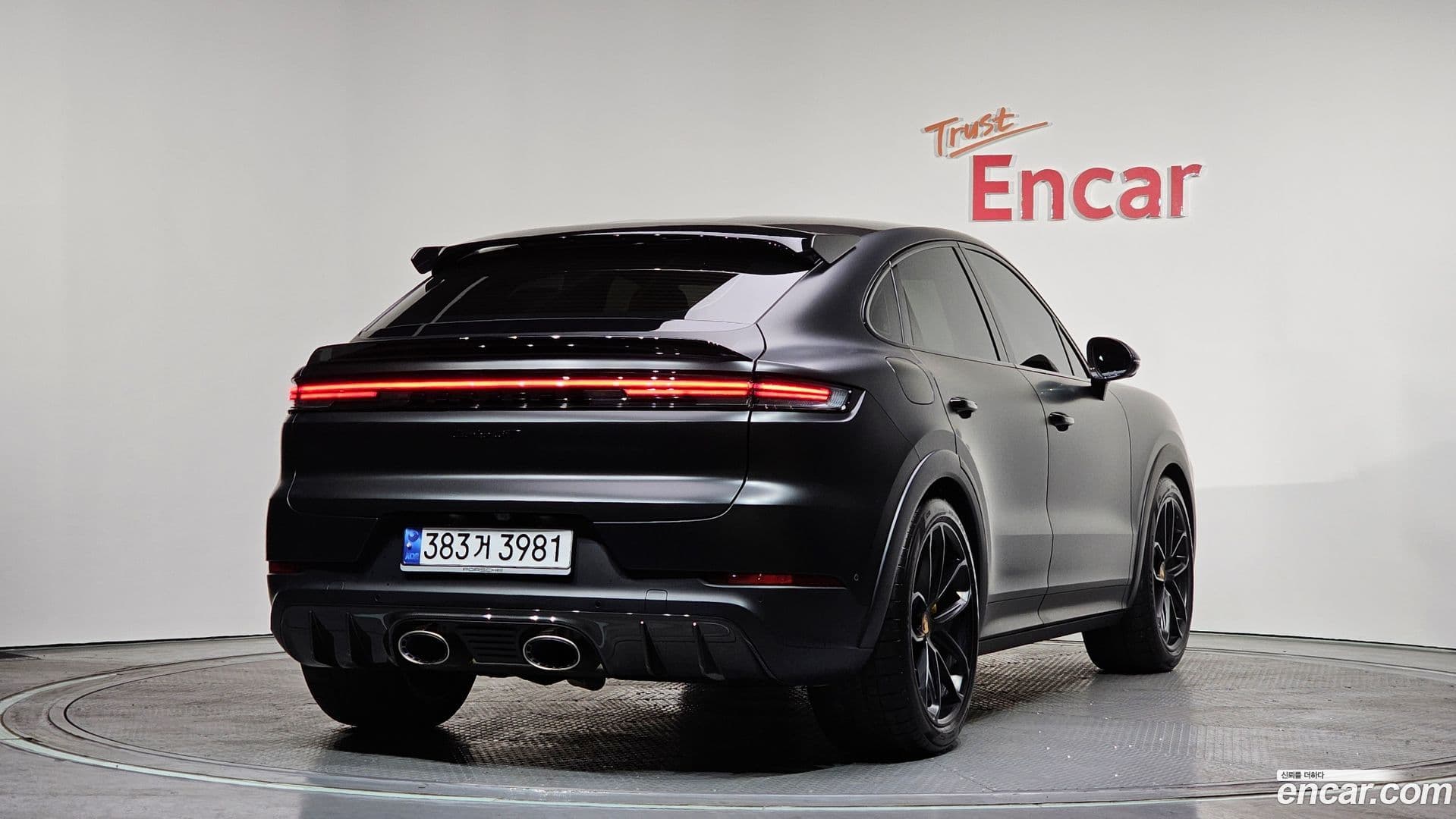 Main__Slider__Photo:Cayenne Porsche 2024.3-1