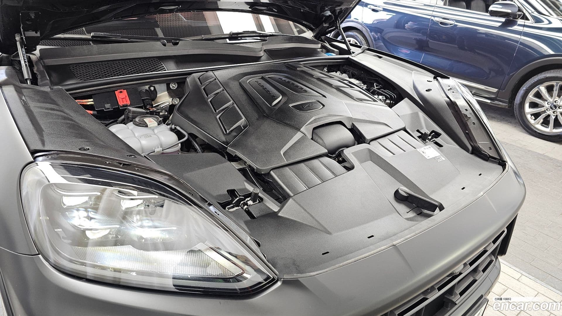 Main__Slider__Photo:Cayenne Porsche 2024.3-5