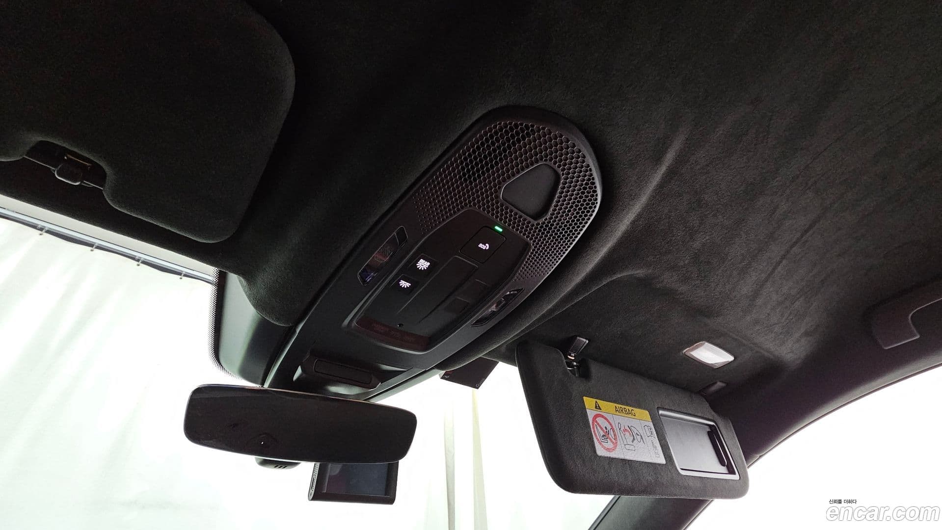 Main__Slider__Photo:Cayenne Porsche 2024.3-16