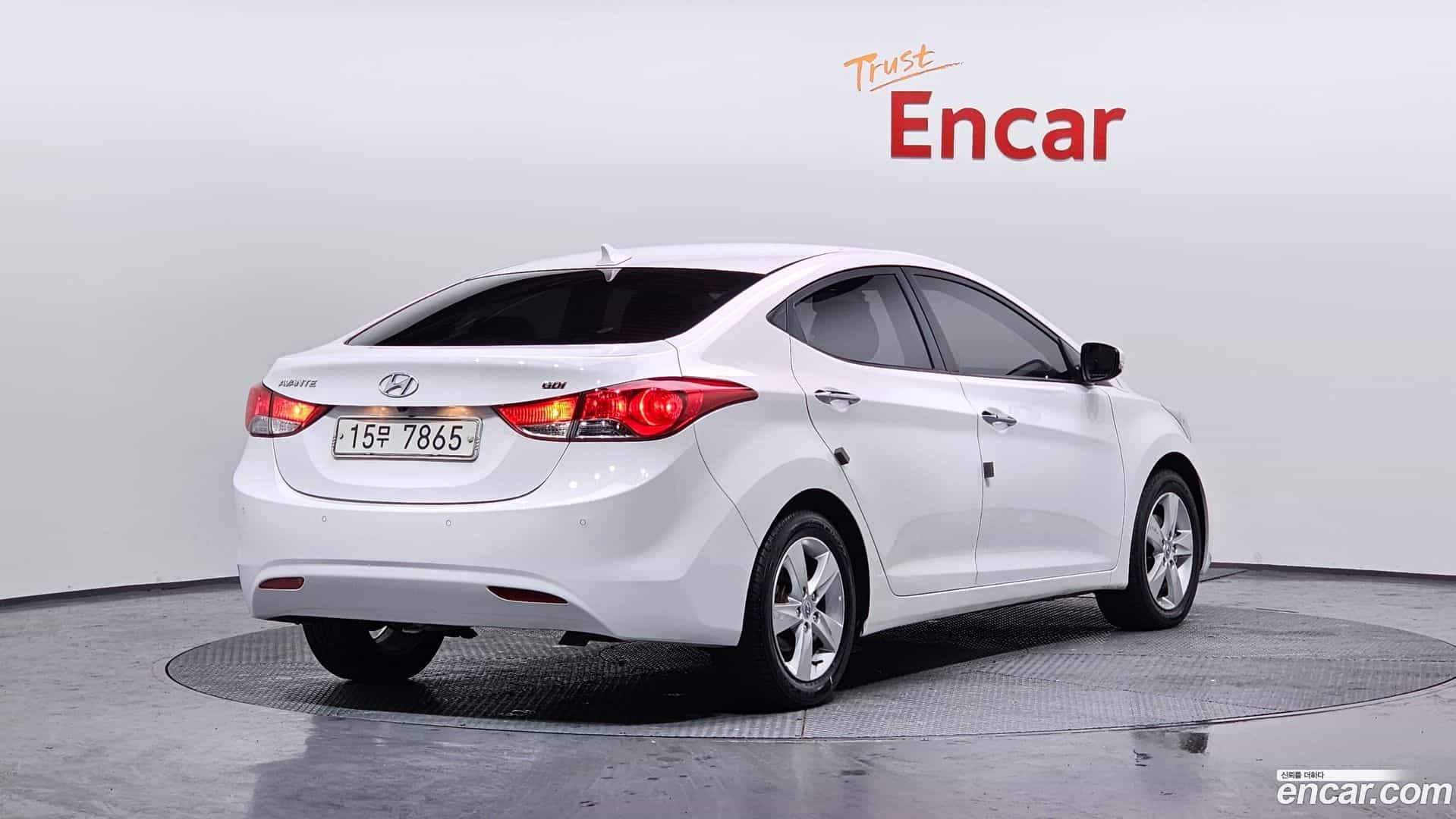 AVANTE Hyundai 2012.8-OUTER-002