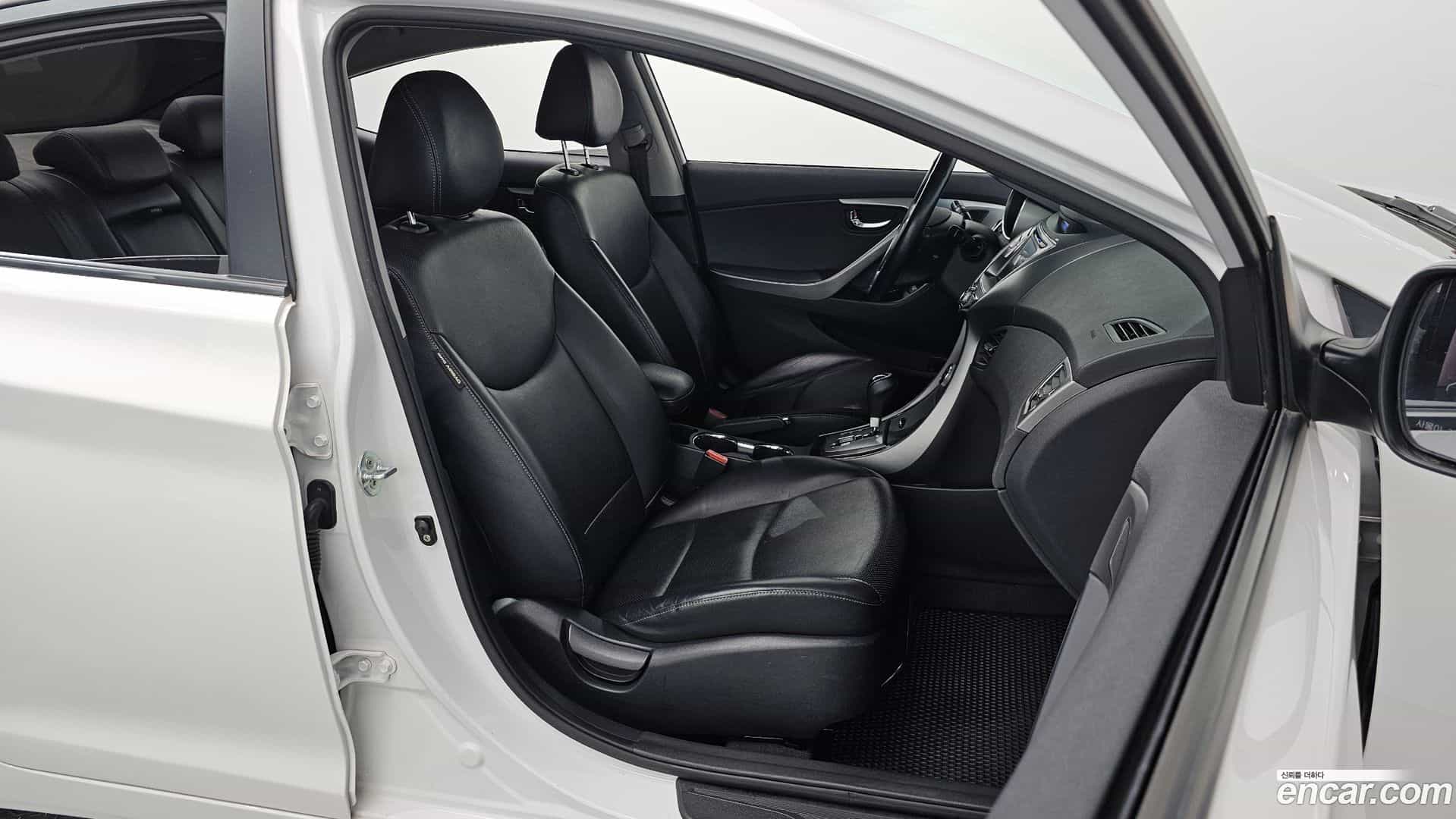 AVANTE Hyundai 2012.8-INNER-010