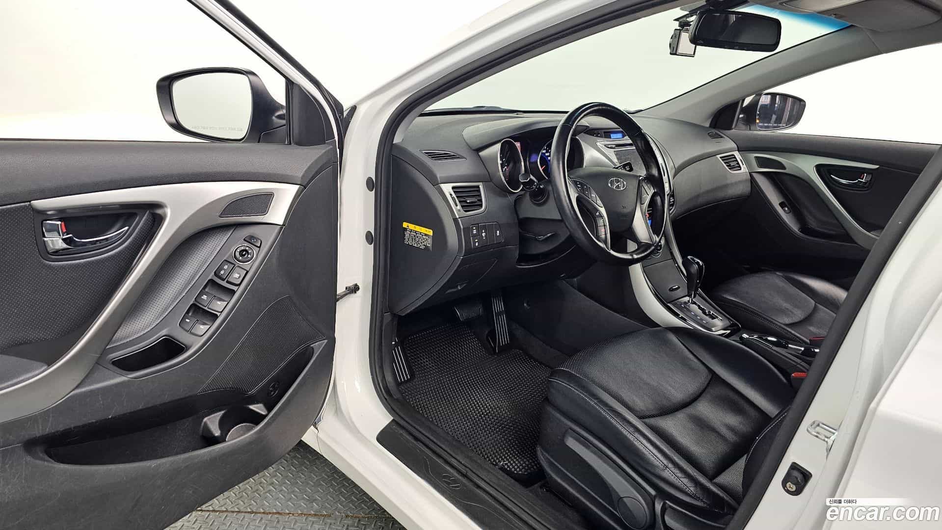 AVANTE Hyundai 2012.8-OPTION-016