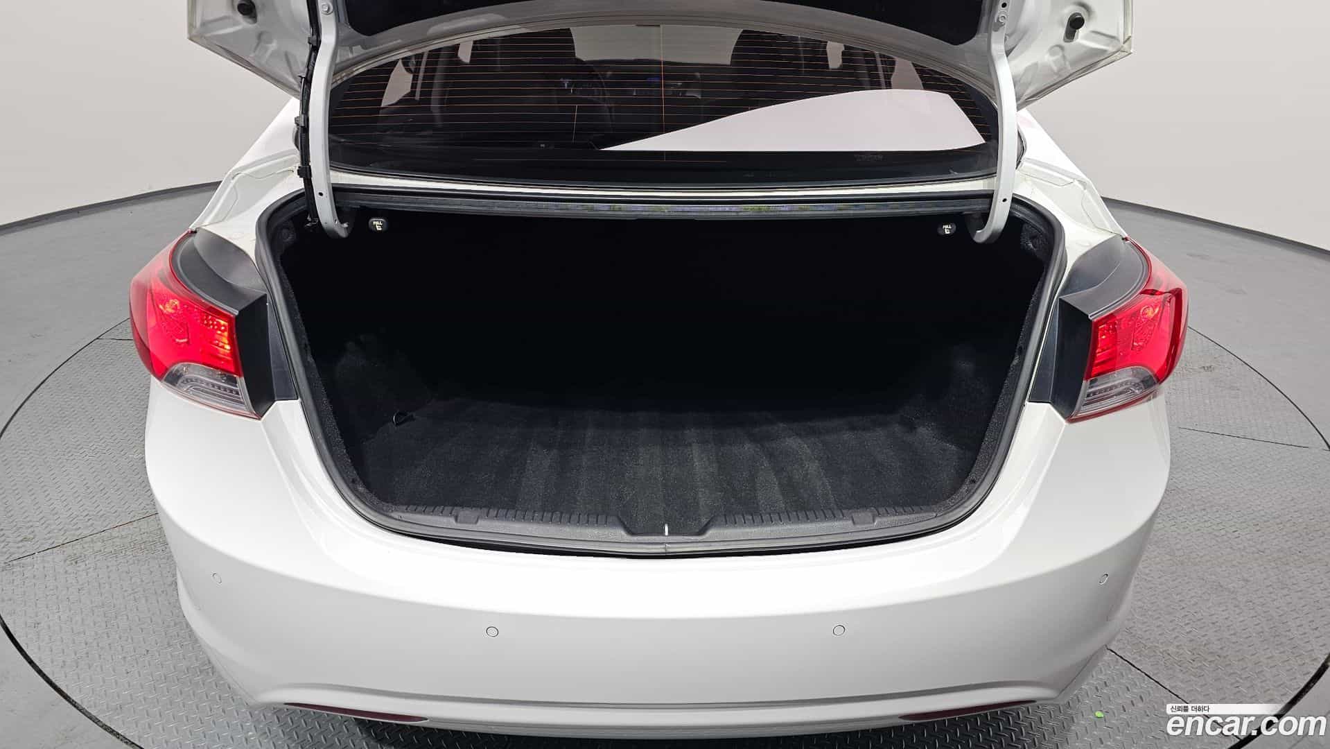 AVANTE Hyundai 2012.8-OPTION-024