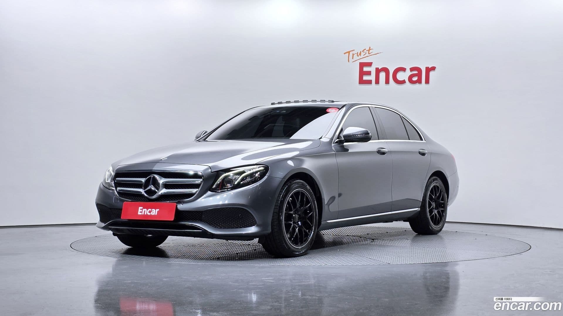 Main__Slider__Photo:E-Class Mercedes-Benz 2019.4-0