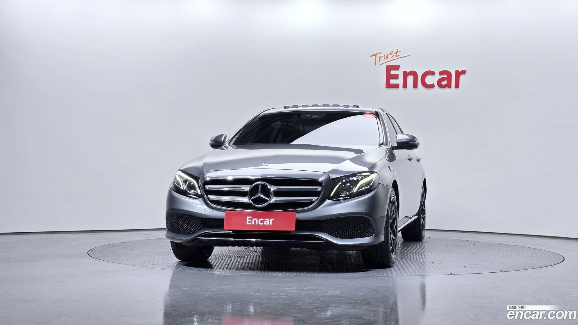Main__Slider__Photo:E-Class Mercedes-Benz 2019.4-2