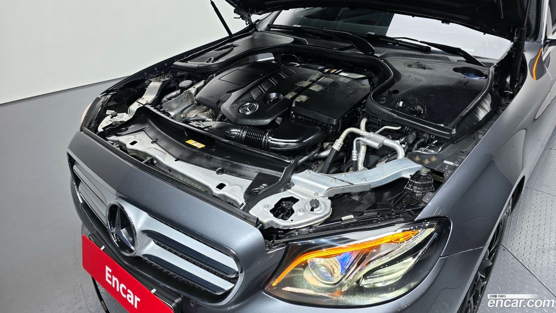 Main__Slider__Photo:E-Class Mercedes-Benz 2019.4-5