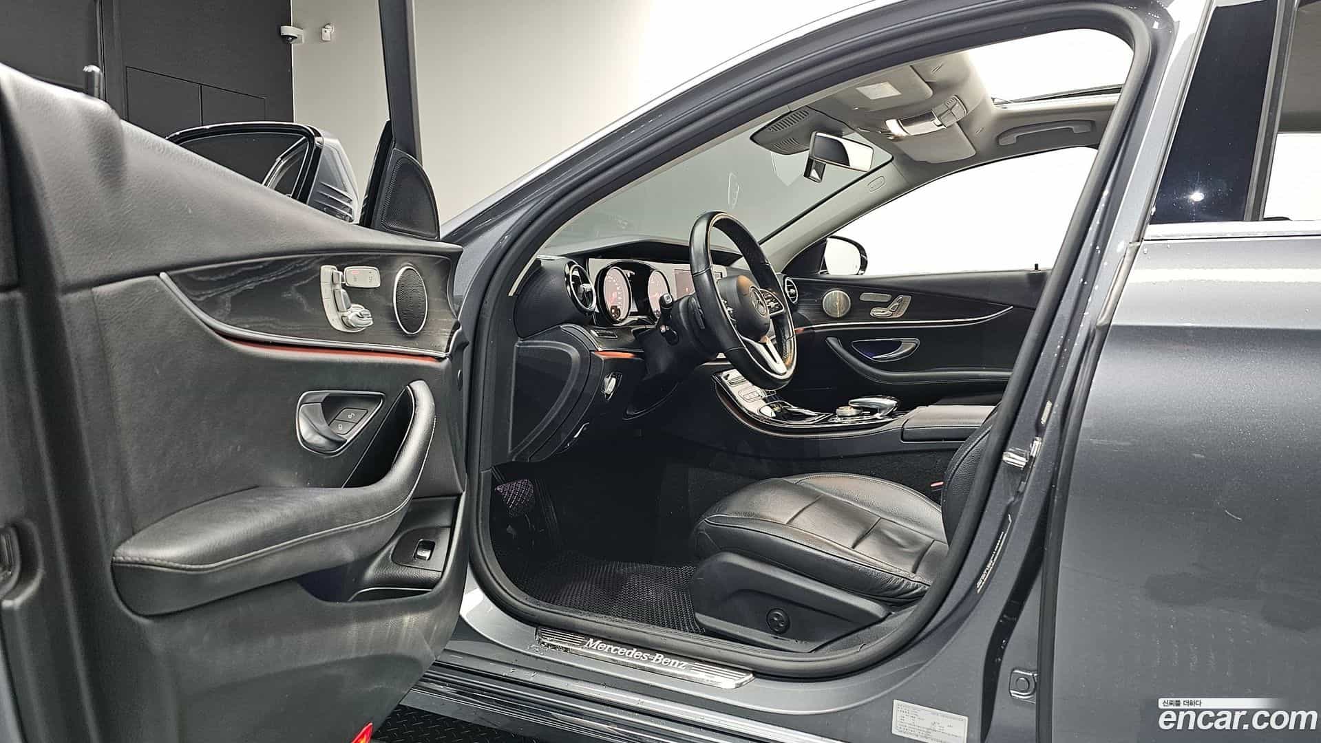 E-Class Mercedes-Benz 2019.4-INNER-010